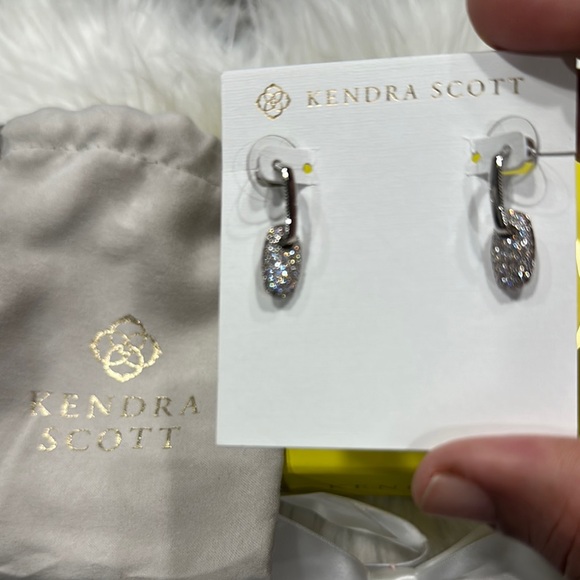 Kendra Scott Yellow Gift Box with Pouch - Picture 4 of 6